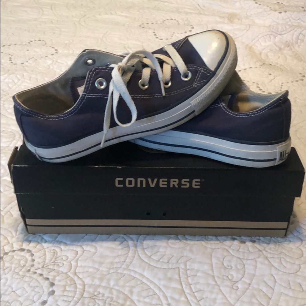 Navy blue Converse Chuck Taylor’s